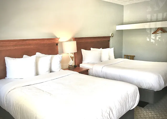 Empire Lakeshore Inn